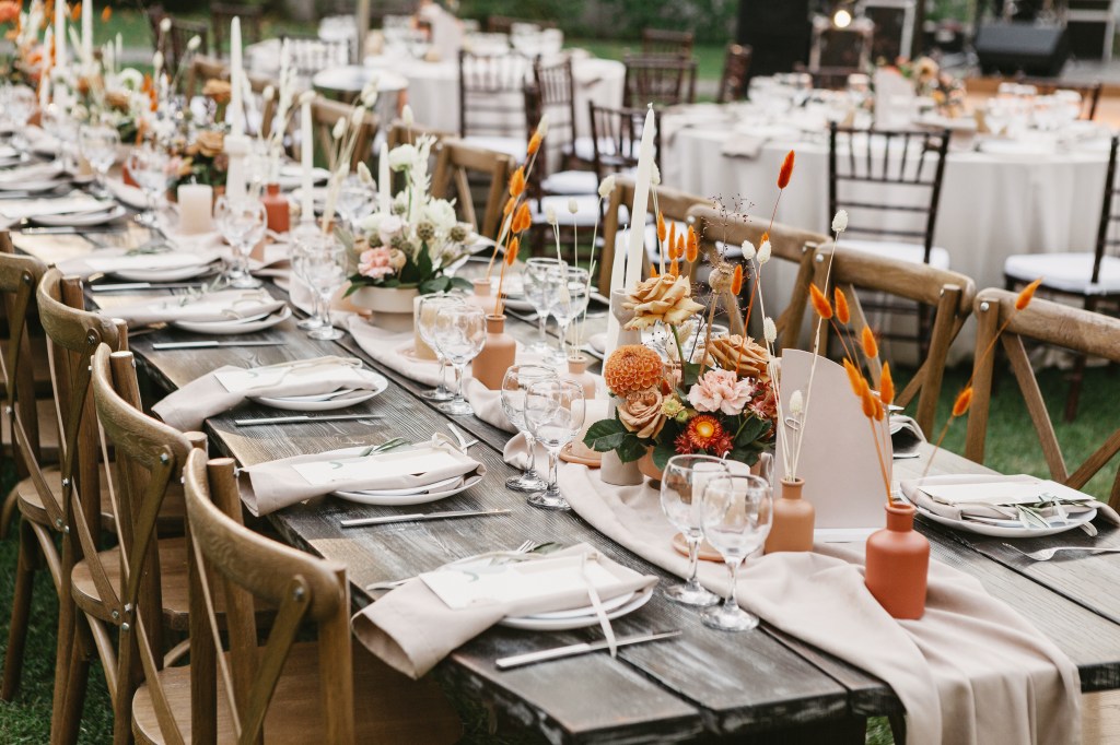 table de mariage avec fleurs séchées
