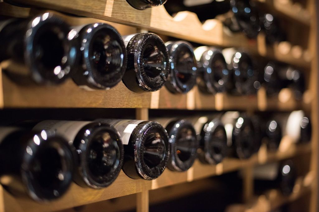 Comment garantir une bonne conservation du vin à la maison ?