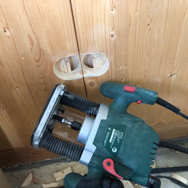 mur bois électricité