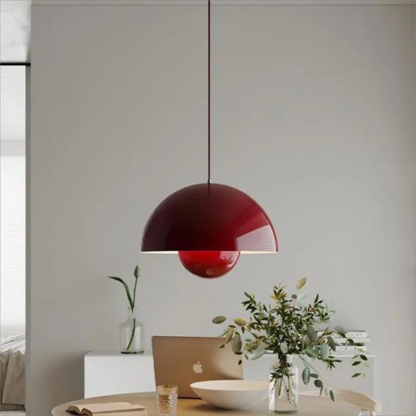 suspension design métal rouge