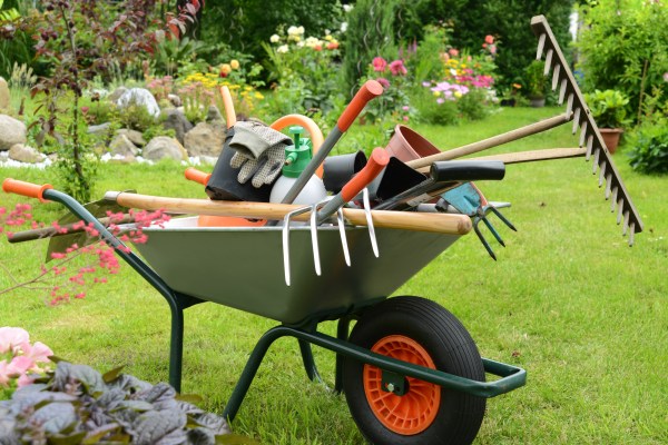 outils de jardin essentiels